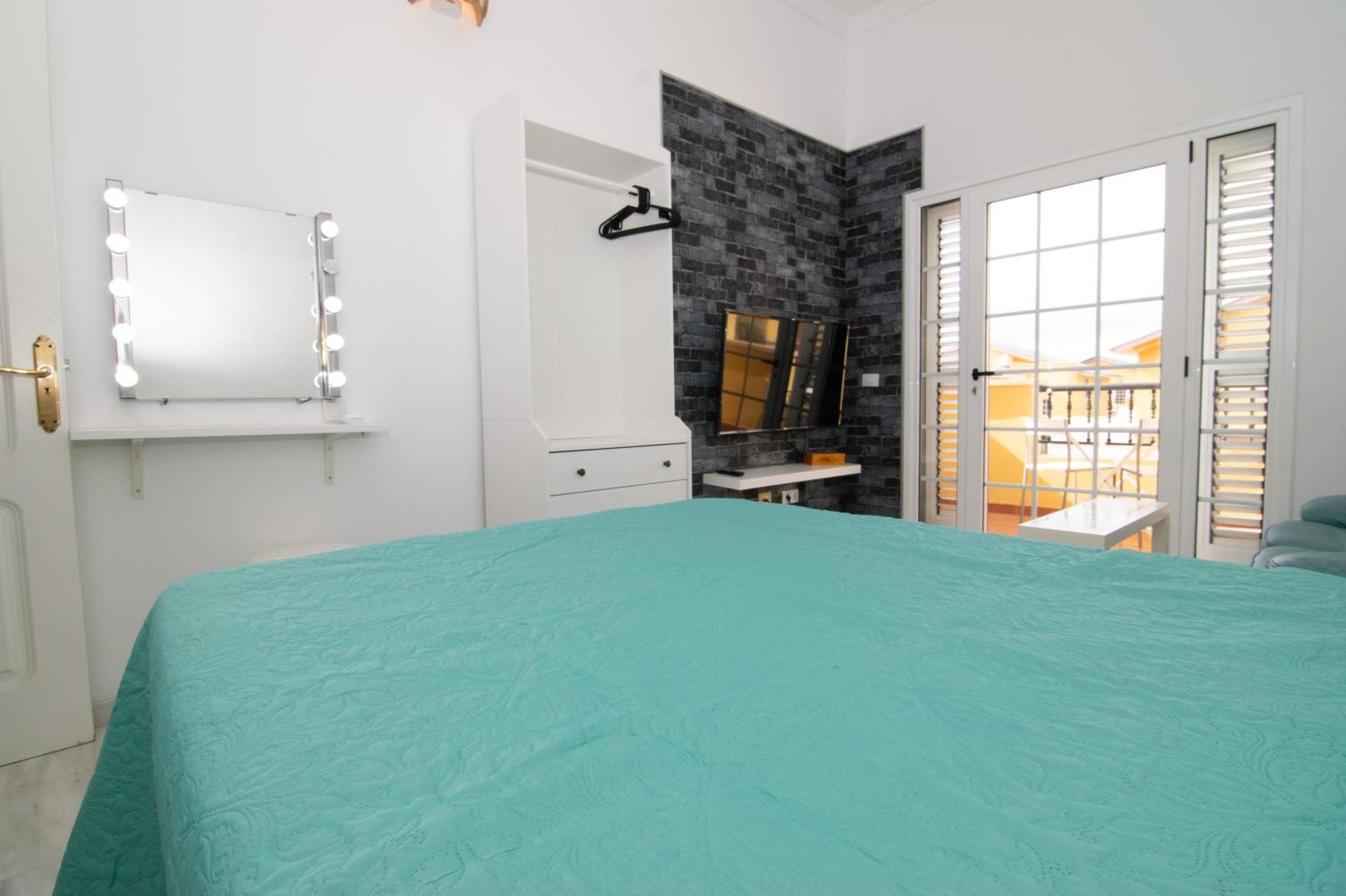 The Safe Point Suites Castillo Castillo del Romeral 외부 사진